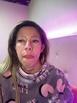 Snapshot of Karly_moon chatting on March 23, 3:32 am Karly moon online show from March 23, 3:32 am