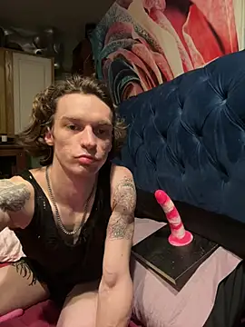 Snapshot of AshtonChicken chatting on February 17, 7:27 am AshtonChicken online show from February 17, 7:27 am