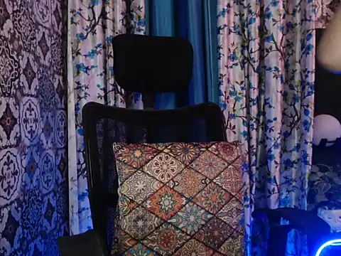 Snapshot of The_Divine_Love chatting on December 3, 9:03 pm The Divine Love online show from December 3, 9:03 pm