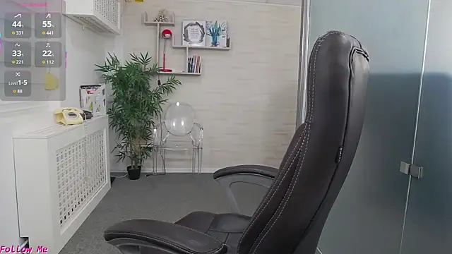 Snapshot of EllaMilf_ chatting on July 19, 11:18 am EllaMilf online show from July 19, 11:18 am