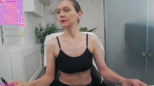 EllaMilf  online show from May 24, 2:39 pm