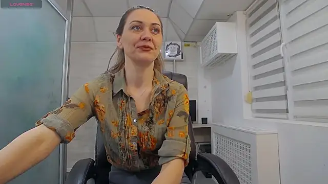 Snapshot of EllaMilf_ chatting on March 10, 1:00 pm EllaMilf online show from March 10, 1:00 pm