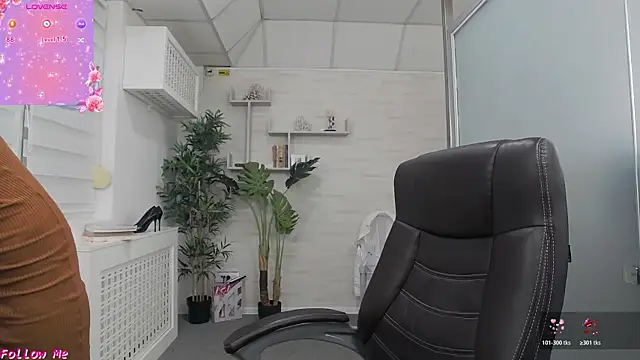 EllaMilf  online show from April 14, 3:44 am