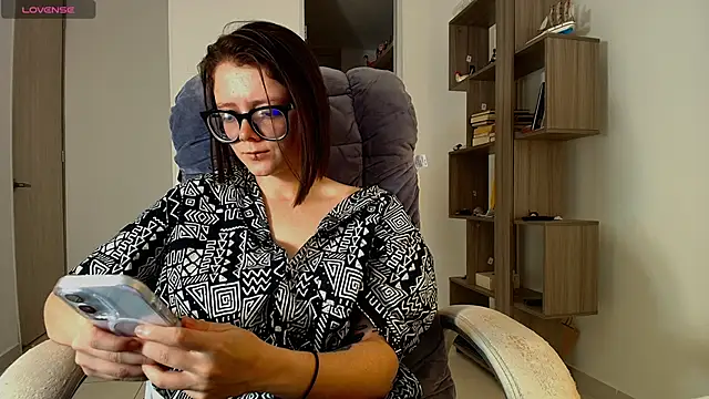 Arya starrk online show from November 8, 3:04 pm