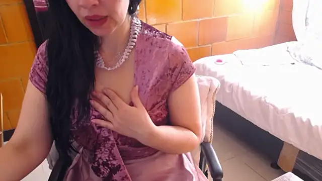 Snapshot of charlote_temple chatting on February 11, 1:33 pm charlote temple online show from February 11, 1:33 pm