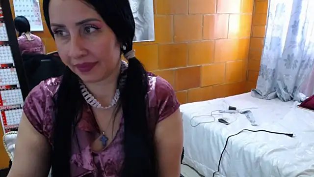 Snapshot of charlote_temple chatting on June 26, 2:01 pm charlote temple online show from June 26, 2:01 pm