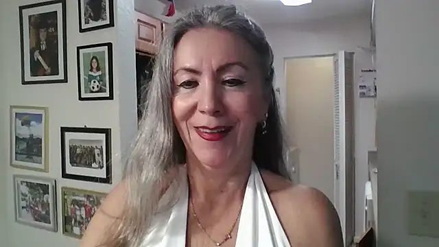 Snapshot of EvaRobinson chatting on February 17, 11:22 pm EvaRobinson online show from February 17, 11:22 pm
