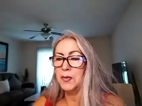 Snapshot of EvaRobinson chatting on June 10, 2:51 pm EvaRobinson online show from June 10, 2:51 pm