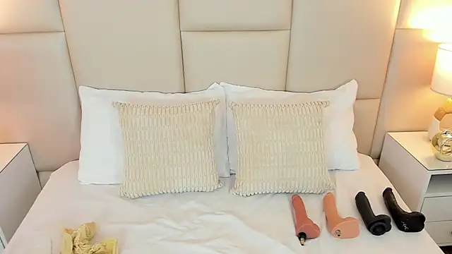 AntoniaRoss  online show from March 23, 12:05 pm