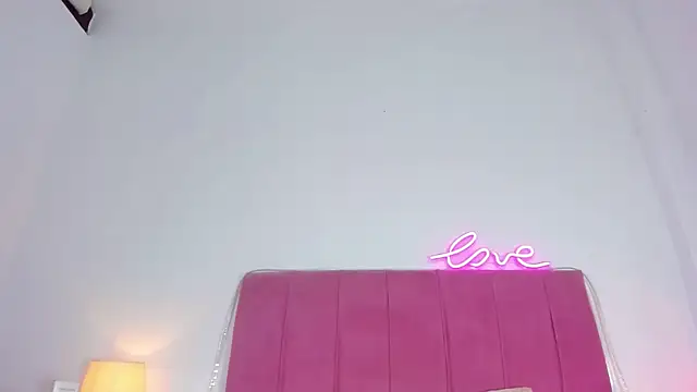 Valentinamolina  online show from March 19, 11:05 pm