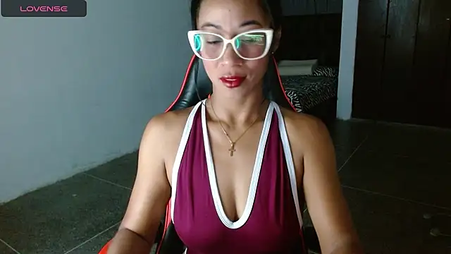 Emiliklauss22 online show from November 6, 5:22 am