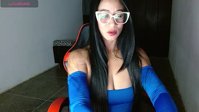 Emiliklauss22 online show from May 24, 6:52 pm