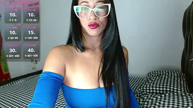 Snapshot of Emiliklauss22 chatting on March 16, 5:03 am Emiliklauss22 online show from March 16, 5:03 am