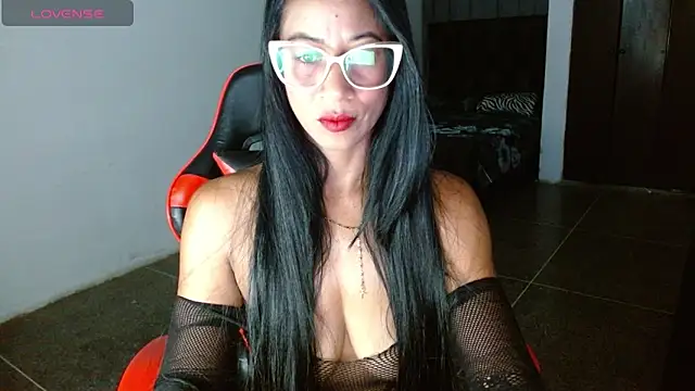 Emiliklauss22 online show from April 3, 4:19 am