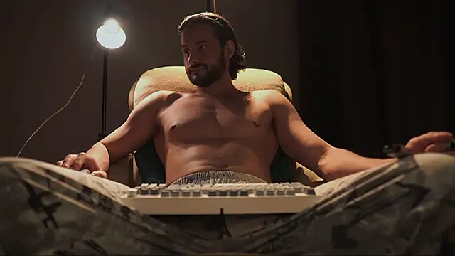 Keen   Luckystrike online show from January 14, 9:35 am