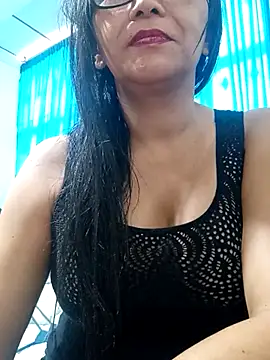 kelly dirty  online show from January 12, 6:15 pm