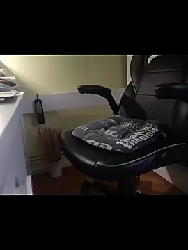 Snapshot of feathersify chatting on January 12, 7:37 am feathersify online show from January 12, 7:37 am