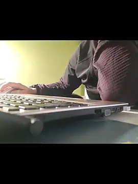 Snapshot of feathersify chatting on December 18, 11:47 am feathersify online show from December 18, 11:47 am