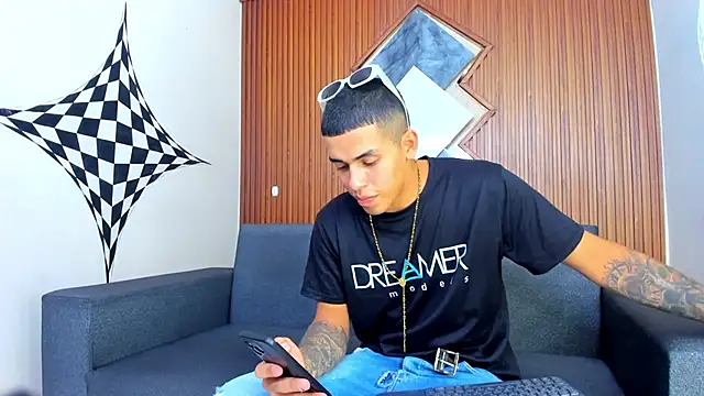 Snapshot of yeckodream chatting on March 4, 3:44 am yeckodream online show from March 4, 3:44 am