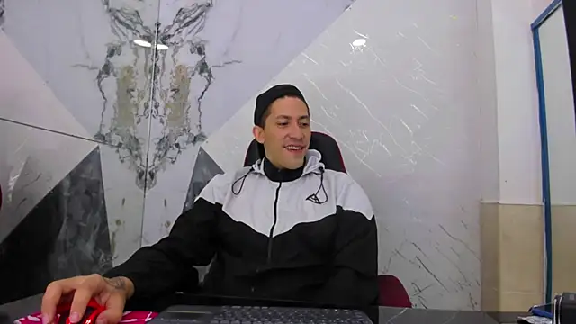 Snapshot of yeckodream chatting on November 13, 6:17 am yeckodream online show from November 13, 6:17 am