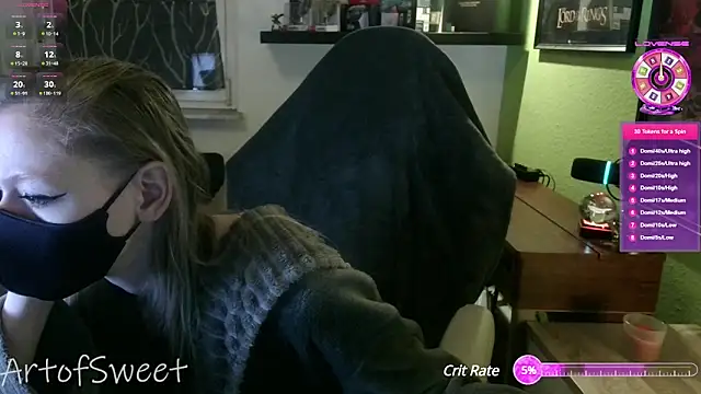 Snapshot of ArtofSweet chatting on December 15, 6:59 pm ArtofSweet online show from December 15, 6:59 pm