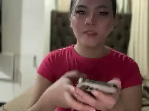 Snapshot of Lilly_cruz chatting on May 5, 12:19 pm Lilly cruz online show from May 5, 12:19 pm