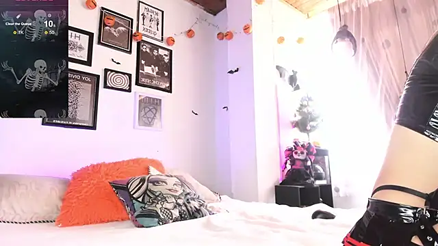 Snapshot of gothic_do11 chatting on December 7, 4:31 pm gothic do11 online show from December 7, 4:31 pm