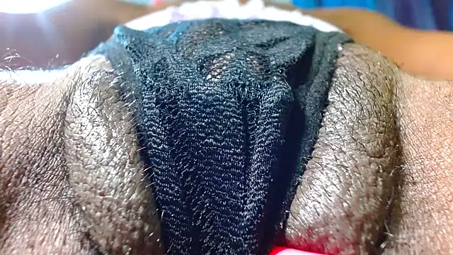 Snapshot of bethanywilson_23 chatting on February 25, 3:23 pm bethanywilson 23 online show from February 25, 3:23 pm