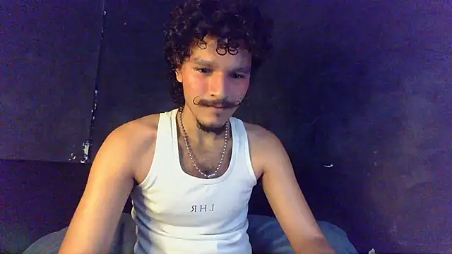 Snapshot of die_mond chatting on April 19, 11:44 am die mond online show from April 19, 11:44 am