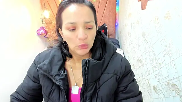 MarilynMiilf  online show from December 17, 8:25 pm