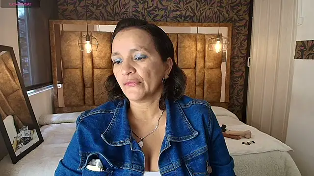 Snapshot of MarilynMiilf_ chatting on June 3, 6:45 pm MarilynMiilf online show from June 3, 6:45 pm