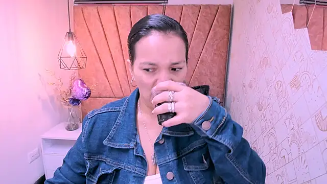 MarilynMiilf  online show from October 27, 7:37 pm