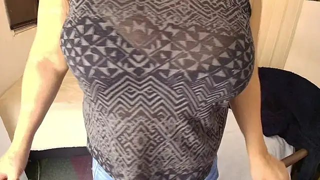 Snapshot of MarilynMiilf_ chatting on June 11, 12:32 am MarilynMiilf online show from June 11, 12:32 am