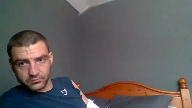 Snapshot of ThatGuyNextDoor1992 chatting on September 18, 9:45 am ThatGuyNextDoor1992 online show from September 18, 9:45 am