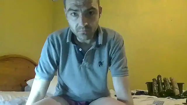 Snapshot of ThatGuyNextDoor1992 chatting on March 4, 6:37 am ThatGuyNextDoor1992 online show from March 4, 6:37 am