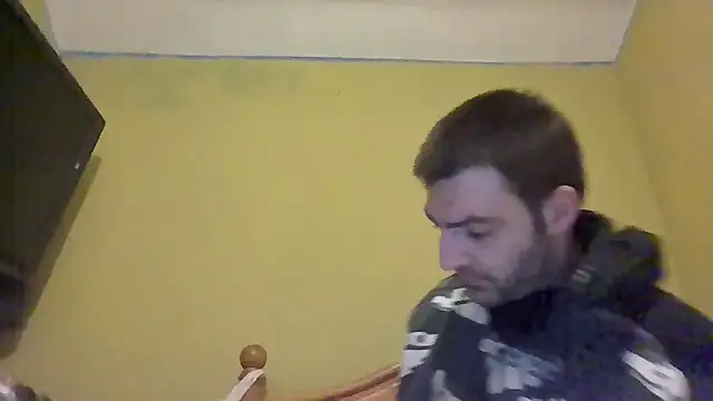 Snapshot of ThatGuyNextDoor1992 chatting on February 18, 10:36 pm ThatGuyNextDoor1992 online show from February 18, 10:36 pm