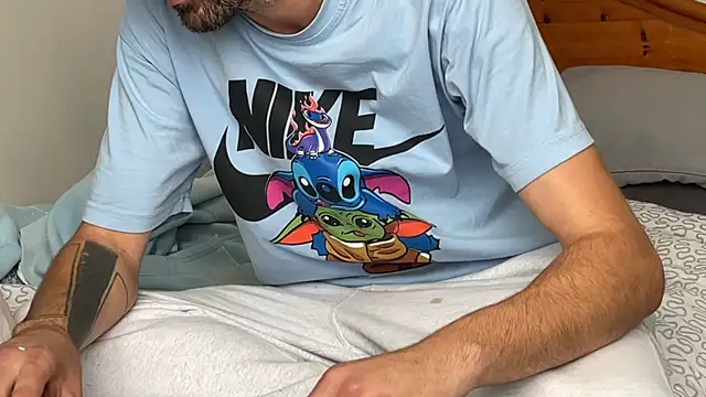 Snapshot of ThatGuyNextDoor1992 chatting on October 5, 10:39 am ThatGuyNextDoor1992 online show from October 5, 10:39 am