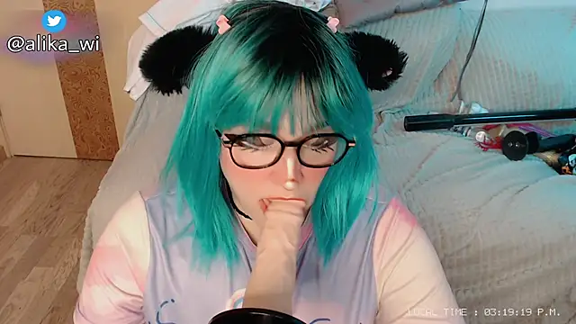 kitty alika online show from November 5, 12:19 pm