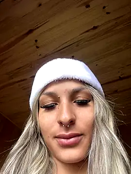 Snapshot of AliceStone19 chatting on December 16, 5:39 pm AliceStone19 online show from December 16, 5:39 pm