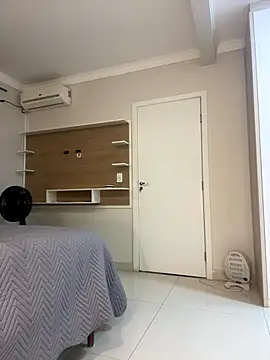 Snapshot of AliceStone19 chatting on October 27, 5:25 pm AliceStone19 online show from October 27, 5:25 pm