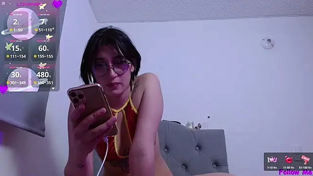 Red-moon1 online show from March 12, 5:38 pm