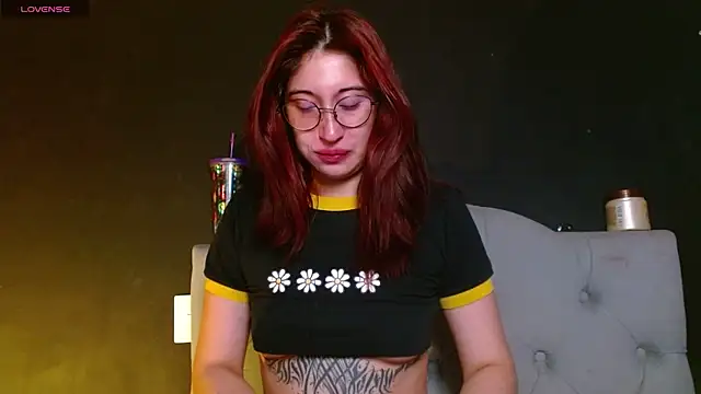 Red-moon1 online show from April 22, 1:51 pm