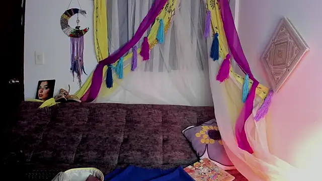 sophiaamethystt online show from March 18, 6:09 pm