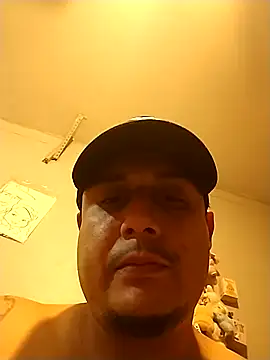 Snapshot of thickcocklatino chatting on October 19, 12:46 am thickcocklatino online show from October 19, 12:46 am