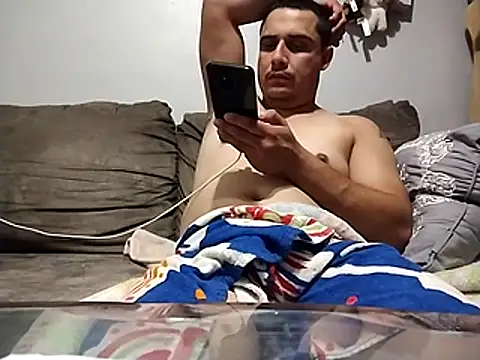 Snapshot of thickcocklatino chatting on October 25, 12:32 am thickcocklatino online show from October 25, 12:32 am