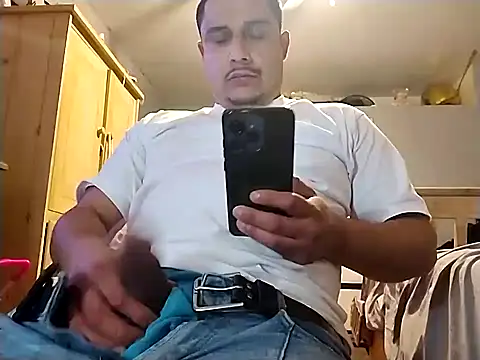 thickcocklatino online show from December 19, 4:53 pm