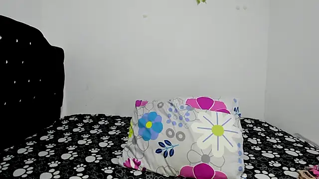 valentine loves online show from February 20, 11:39 pm