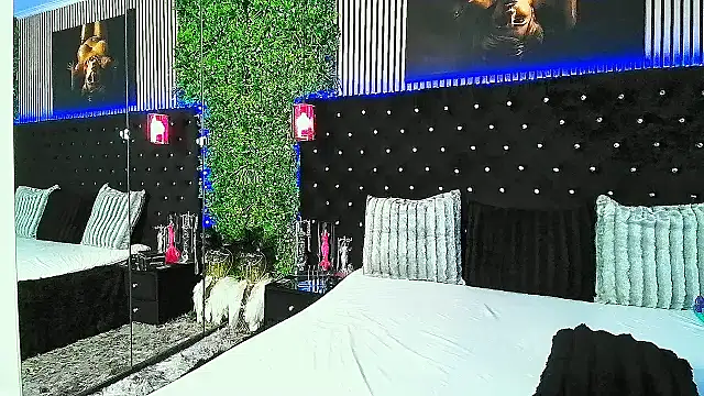 Snapshot of InannaStar chatting on February 18, 9:50 am InannaStar online show from February 18, 9:50 am