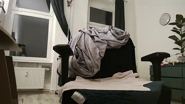 chubbysmallcockxh online show from March 28, 8:32 pm