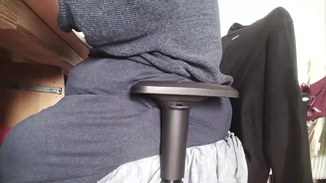 Snapshot of chubbysmallcock@xh chatting on March 1, 2:23 pm chubbysmallcockxh online show from March 1, 2:23 pm